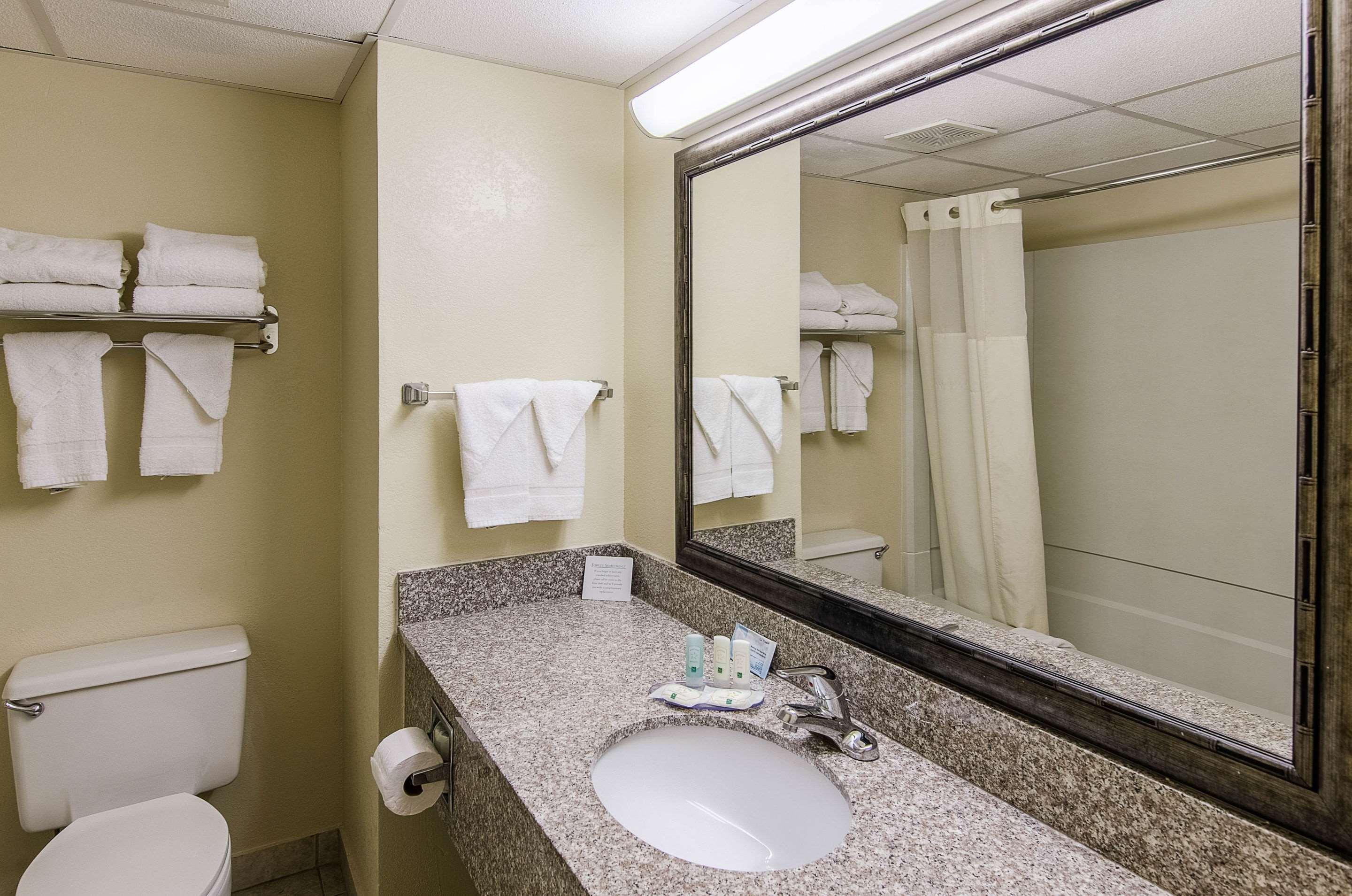 Quality Inn & Suites Lexington Near I-64 And I-81 Timber Ridge Zewnętrze zdjęcie