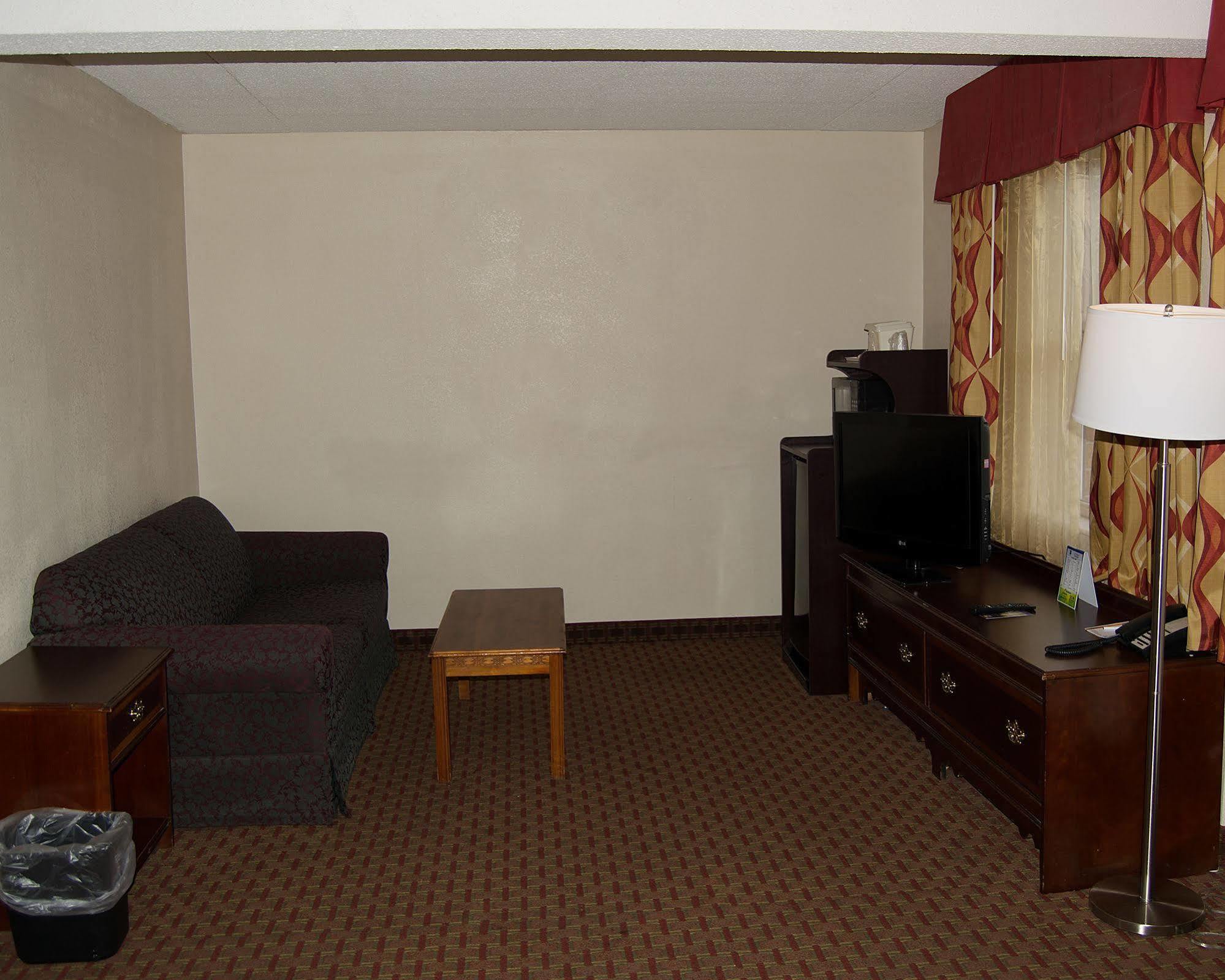 Quality Inn & Suites Lexington Near I-64 And I-81 Timber Ridge Zewnętrze zdjęcie